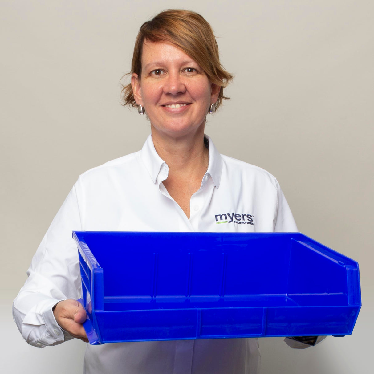 Akro-Mils 30255 AkroBins Plastic Storage Bins, Space-Saving Stackable Bins for Garage, Pantry, Craft Organization, 11-" x 16-" x 5-", Black, 6-Pack Akro-Mils