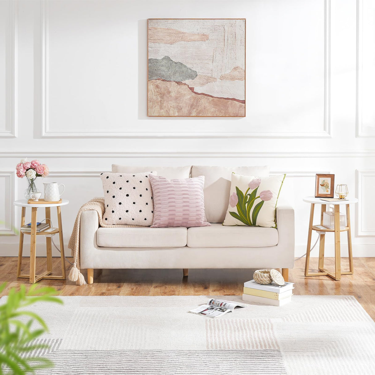 HOOBRO Set of 2 Round Side Tables with Charging Station, Round Accent End Table with Bamboo Legs for Living Room, Bedroom, White and Natural YW101UBZP201 HOOBRO