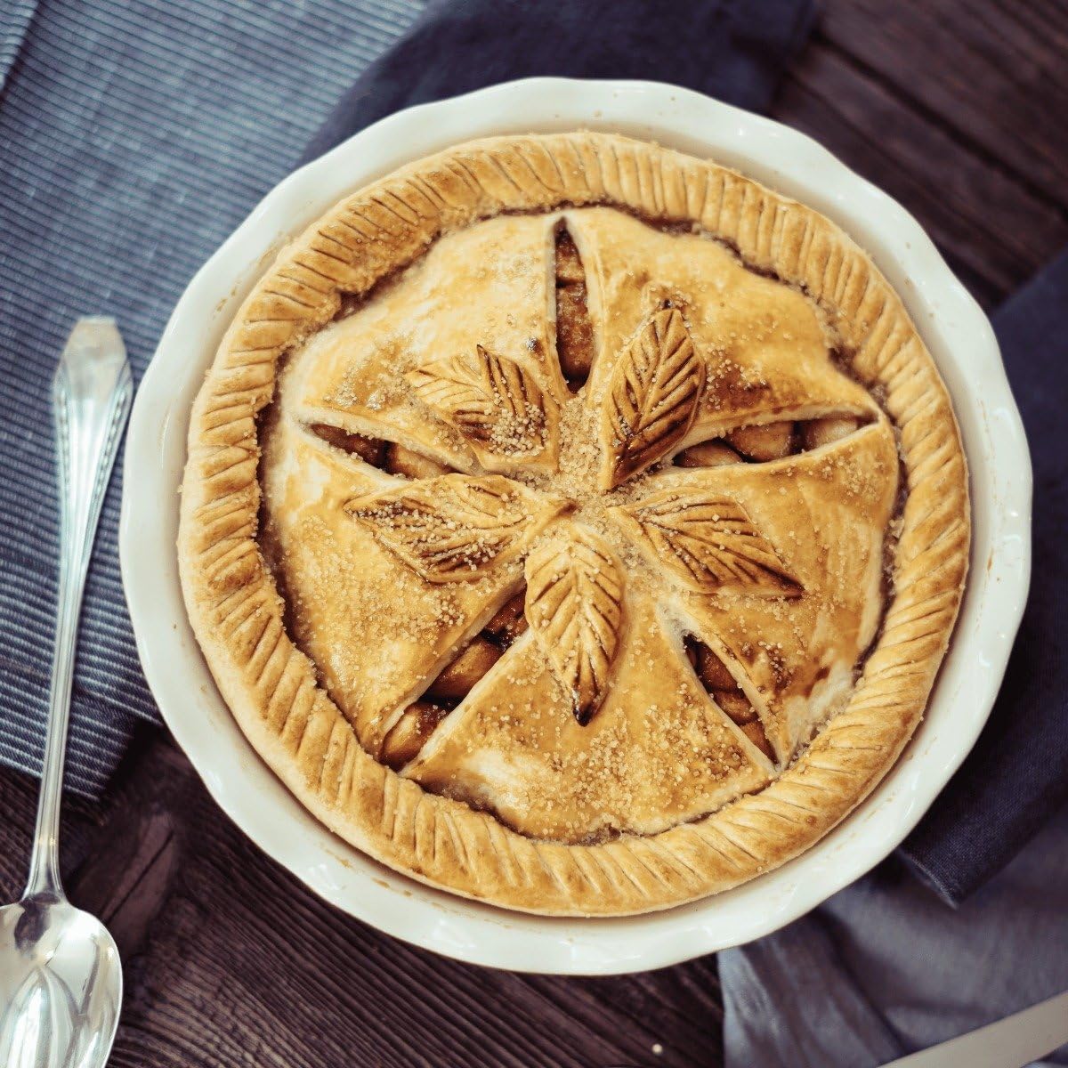 Emile Henry 9" Pie Dish - Modern Classics Collection | Rouge Emile Henry