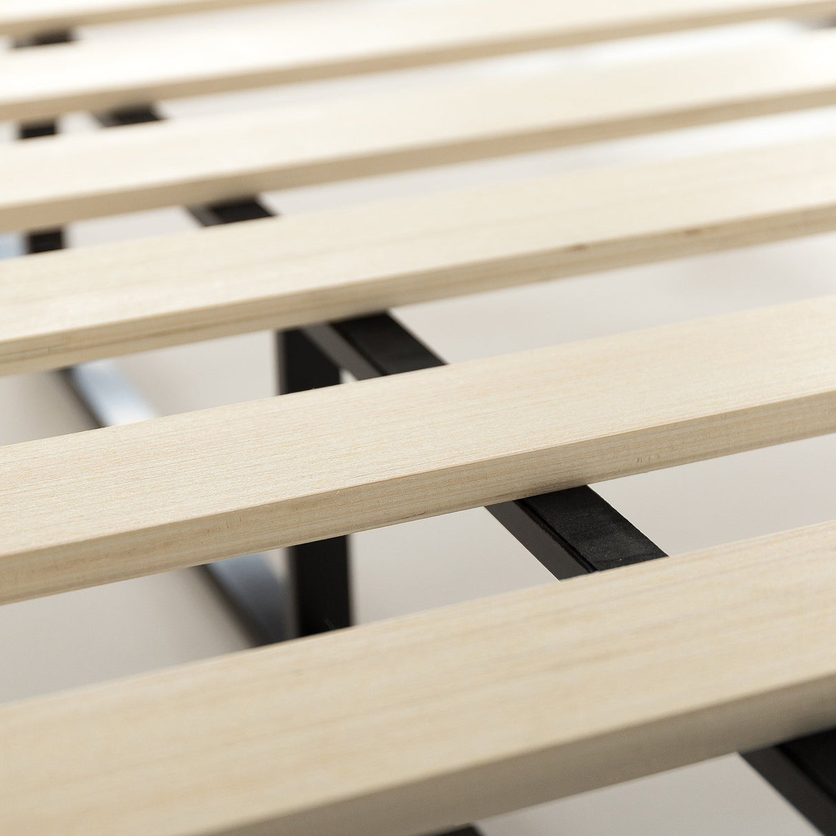 ZINUS Metal Box Spring with Wood Slats, 9 Inch Mattress Foundation, Sturdy Steel Structure, Easy Assembly, Queen Zinus