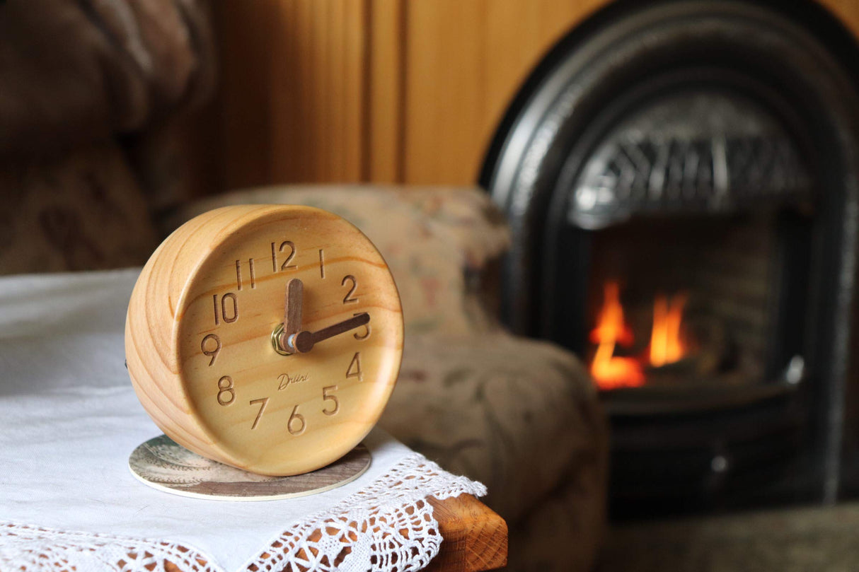 Driini Wooden Analog Desktop Clock – 4.3 in. Decorative Pinewood Clock, No-Tick Design – Easy to Read Silent Sweep Mantle Clock – Quiet Tabletop Clocks with Wood Body, Hands, & Battery Cover; Light Driini