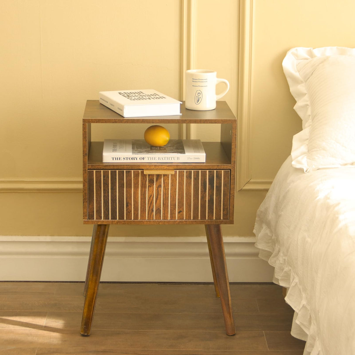 MaxSmeo Small Nightstand with Drawer, Mid Century Modern Bedside Table for Bedroom and Small Spaces, Solid Wood Legs, Easy Assembly, Rustic Brown MaxSmeo