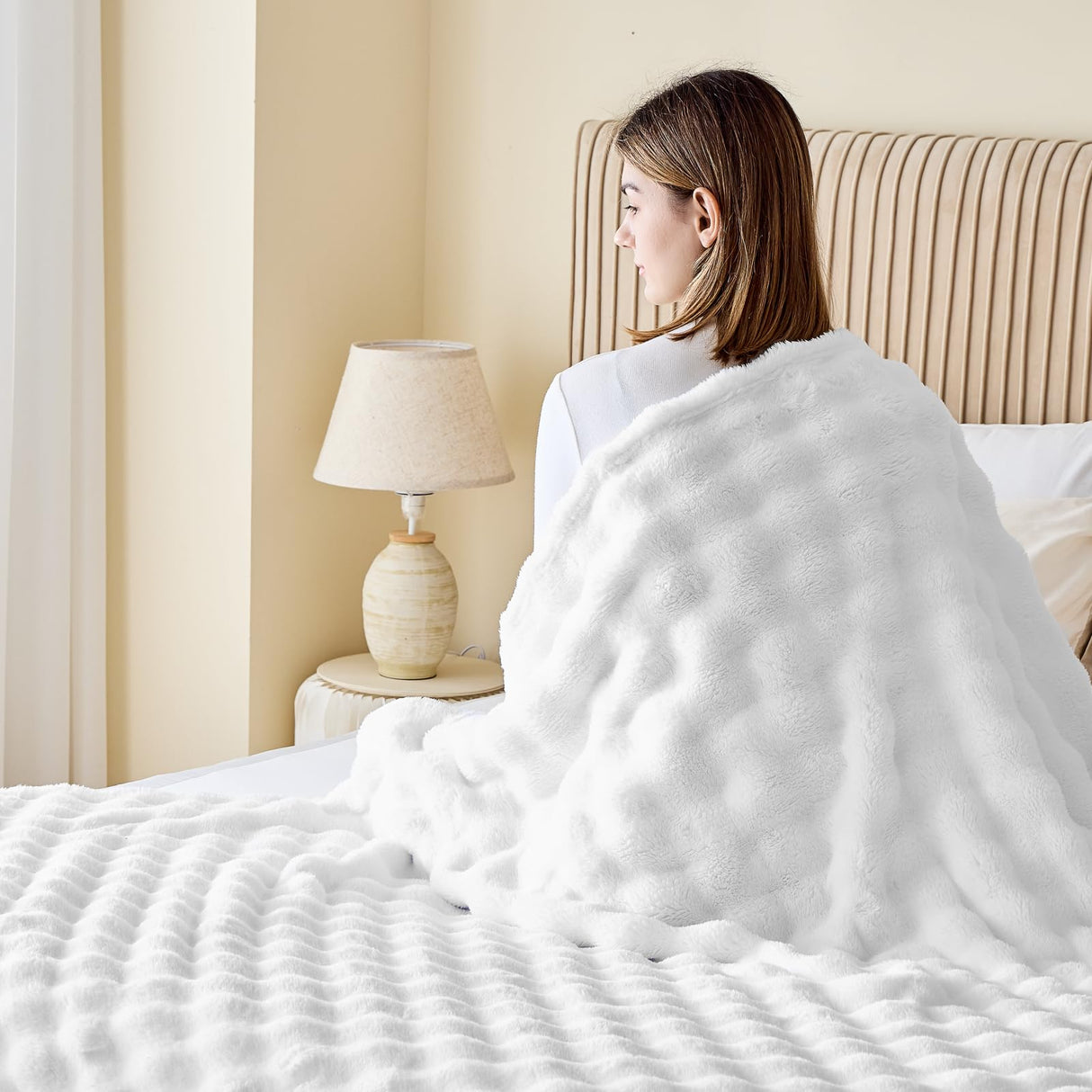 NEWCOSPLAY Throw Blanket for Couch White Super Soft Flannel Fleece 3D Bubble Lightweight Bed Blanket All Season Use (White, Throw(50"x60")) NEWCOSPLAY