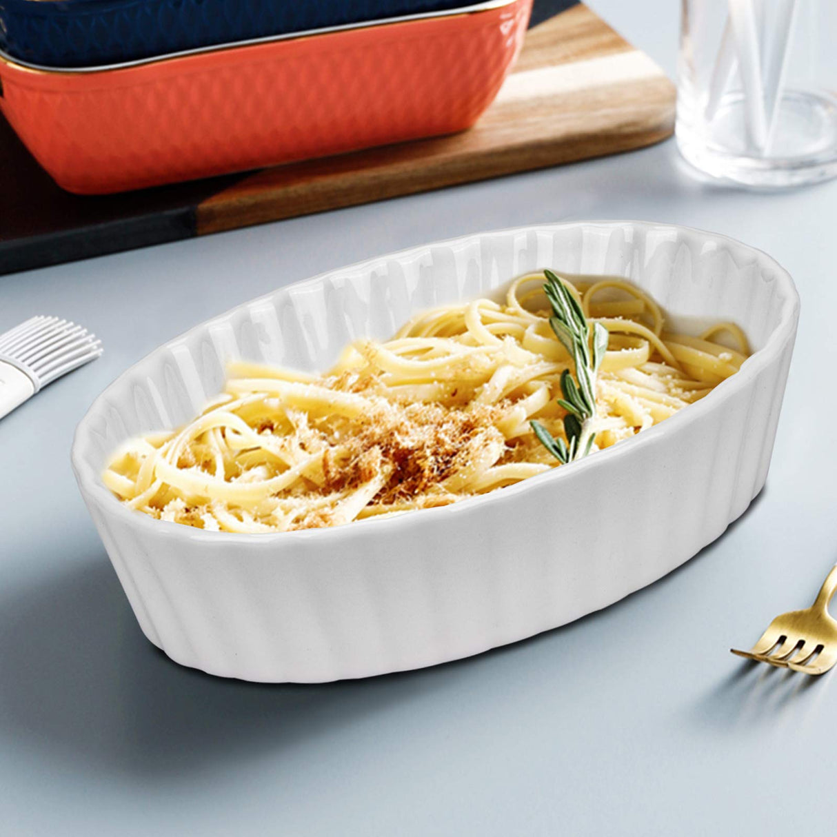 Foraineam Set of 8 Pieces Porcelain Ramekins, 6 Ounce Oval Creme Brulee Ramekin Dishes 6 x 4-1/4 x 1-1/4 Inch Baking Ramekins Set Foraineam