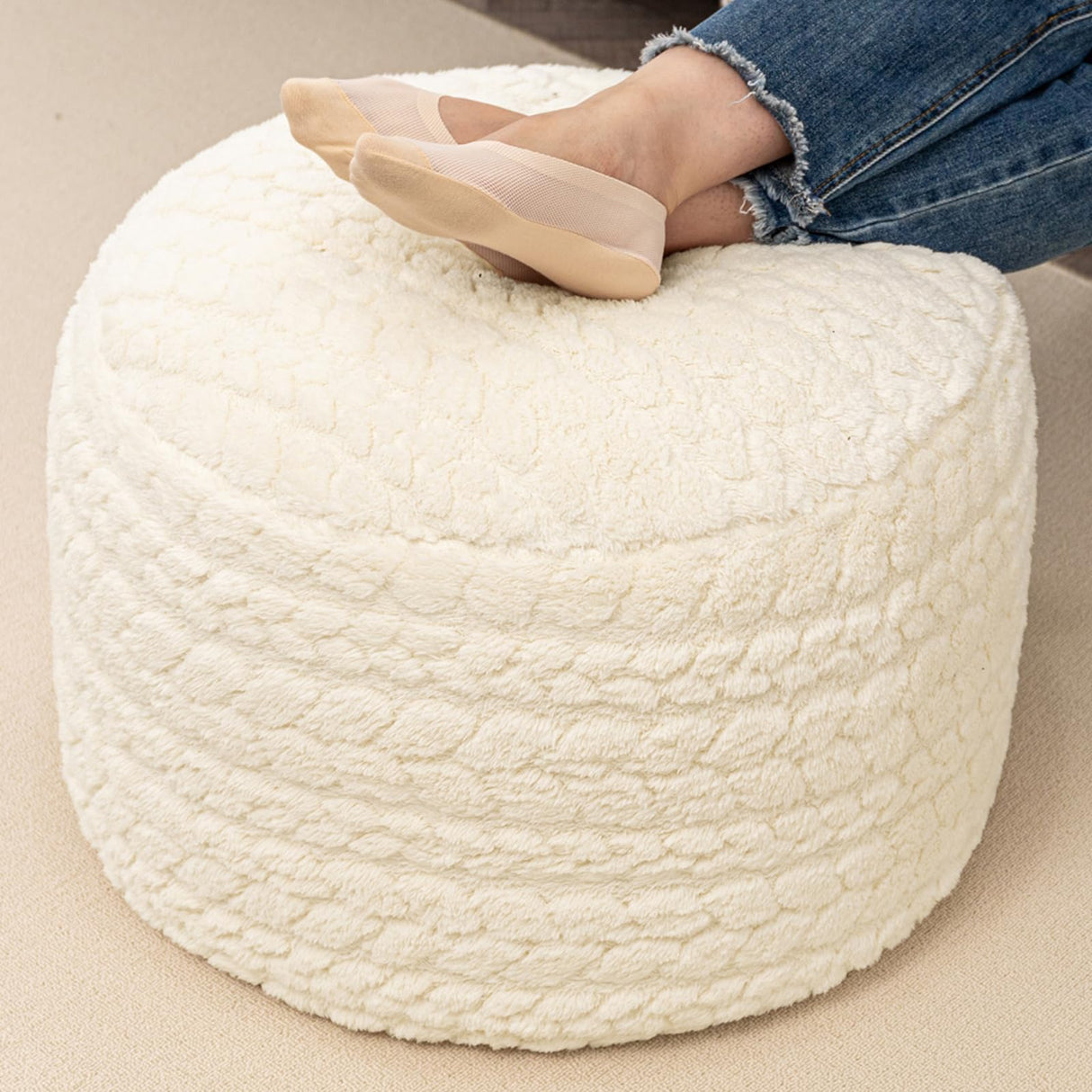 Round Pouf Ottoman 20 x 20 x 14 Inches Boho Poof Home Decor Floor Pouffe Ottoman Foot Rest for Couch Sofa Bean Bag Chairs Living Room Bedroom Cream Poofieotto