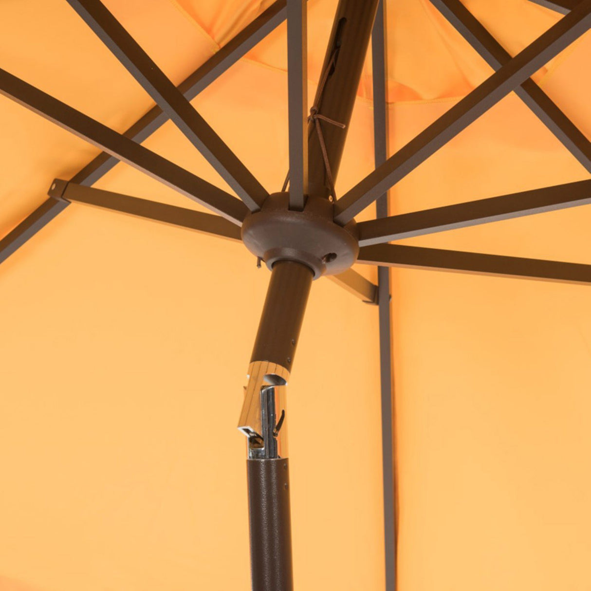 SAFAVIEH PAT8006A Outdoor Collection Elegant Valance Auto Tilt Umbrella Safavieh