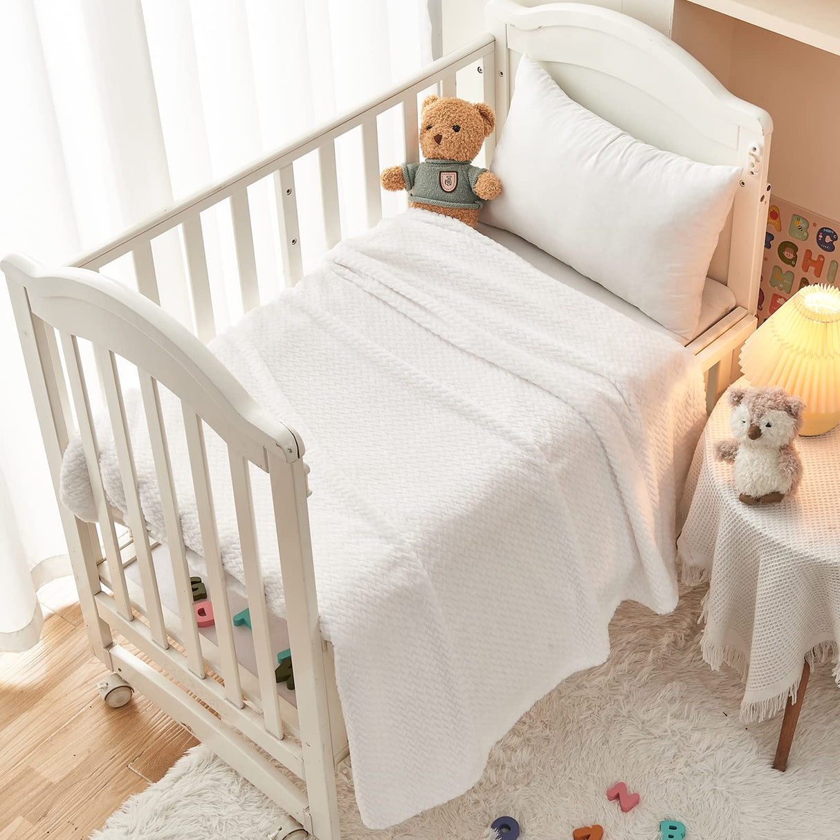 NEWCOSPLAY Super Soft Throw Blanket White Premium Silky Flannel Fleece Leaves Pattern Lightweight Bed Blanket All Season Use (White, Throw(40"x50")) NEWCOSPLAY