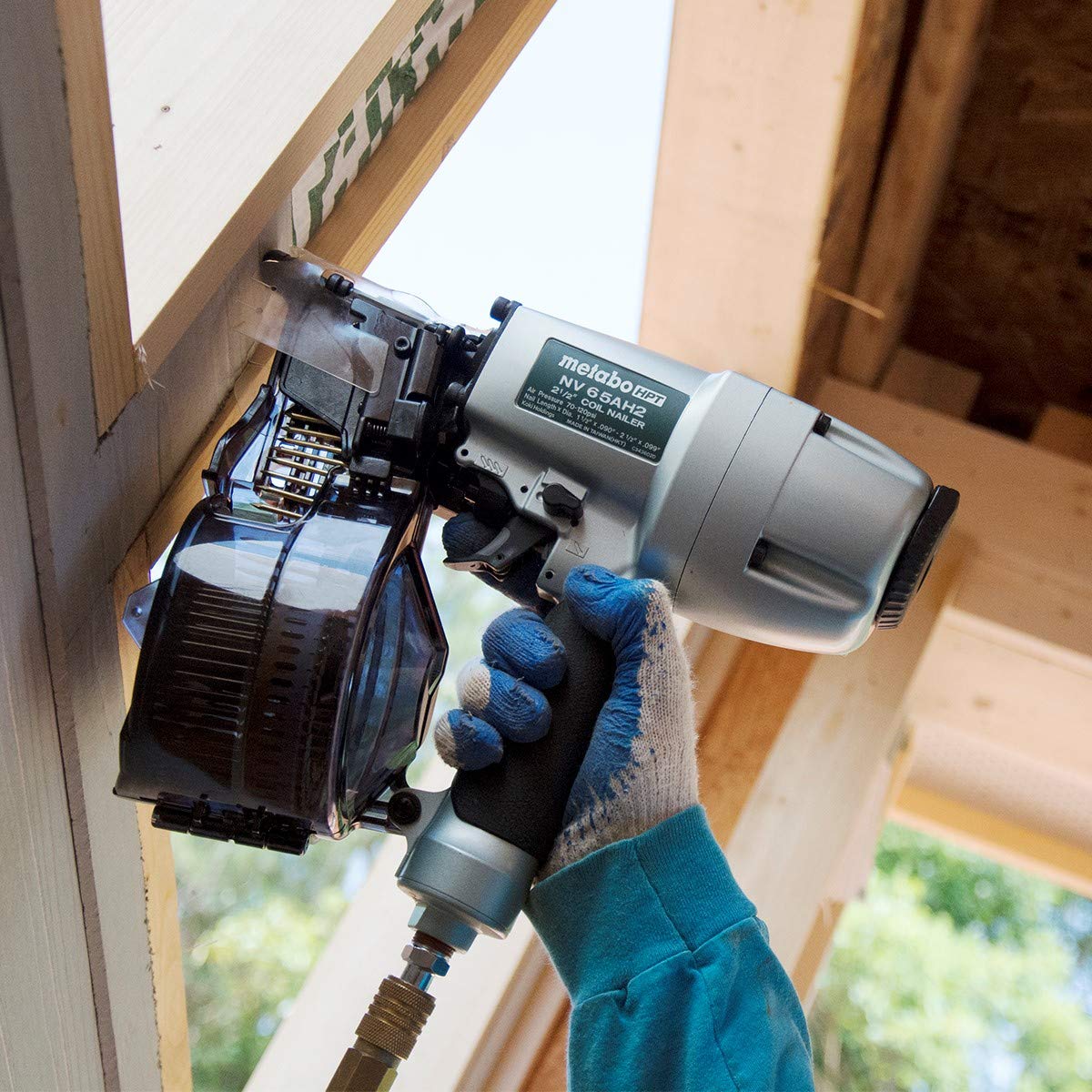 Metabo HPT Coil Siding Nailer, 1-1/2 inch to 2-1/2 inch Siding Nails, Side load, Tilt Bottom Magazine (NV65AH2) Metabo HPT