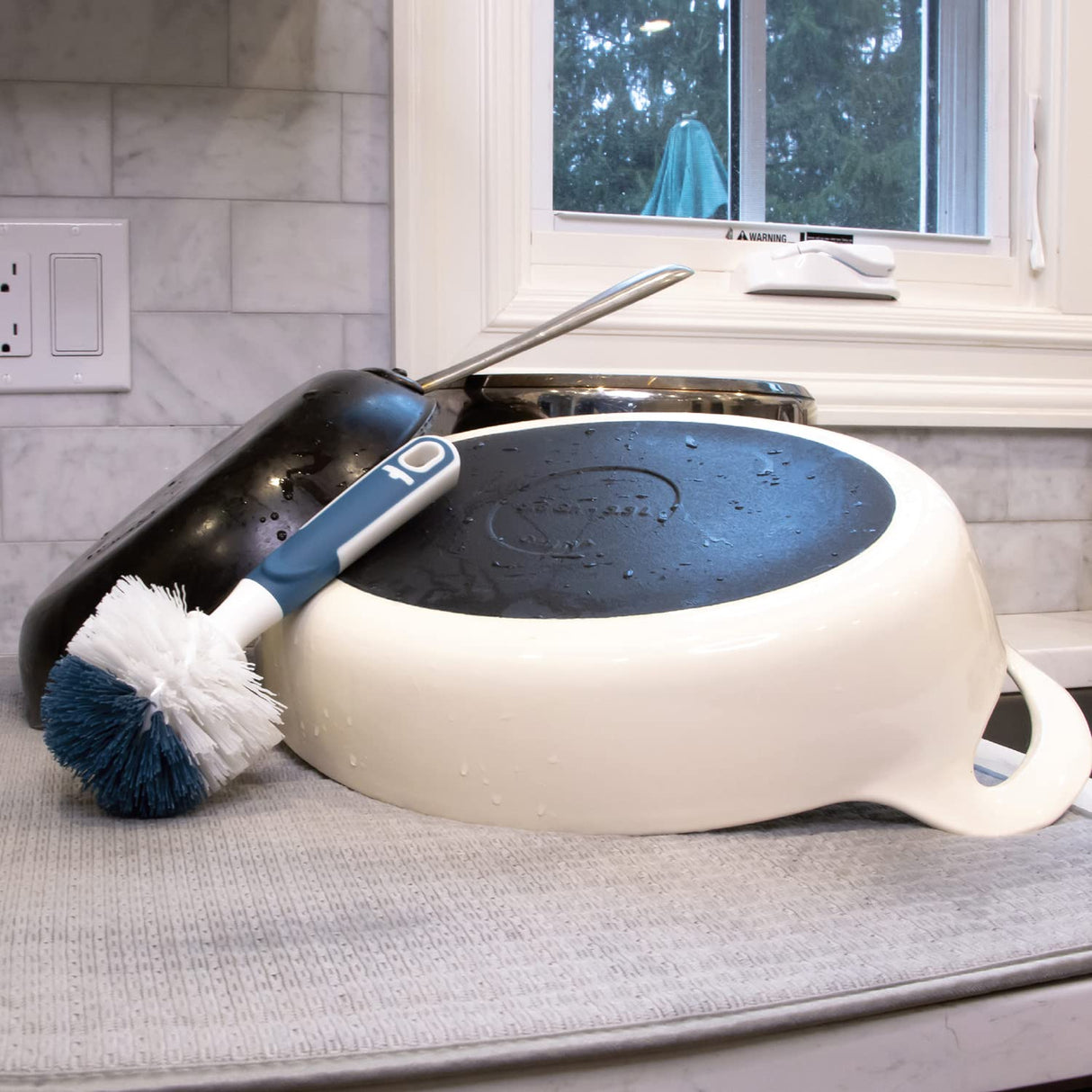 Unger Sink & Dish Scrub Brush – Kitchen Scrub Brush, Dish Washing Scrubber, Small Cleaning Brush, Kitchen Cleaning Supplies, Non-Scratch Bristles, Glassware, Pots, Pans, Tumblers, Drains & Disposals UNGER