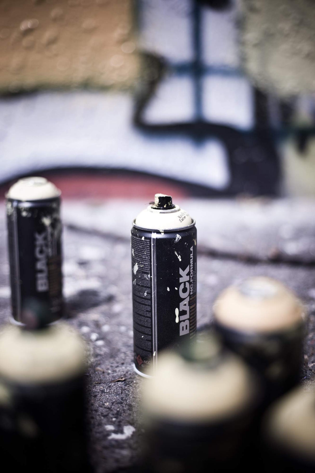 Montana Black 400ml Popular Colors Set of 12 Graffiti Street Art Mural Spray Paint Montana Black