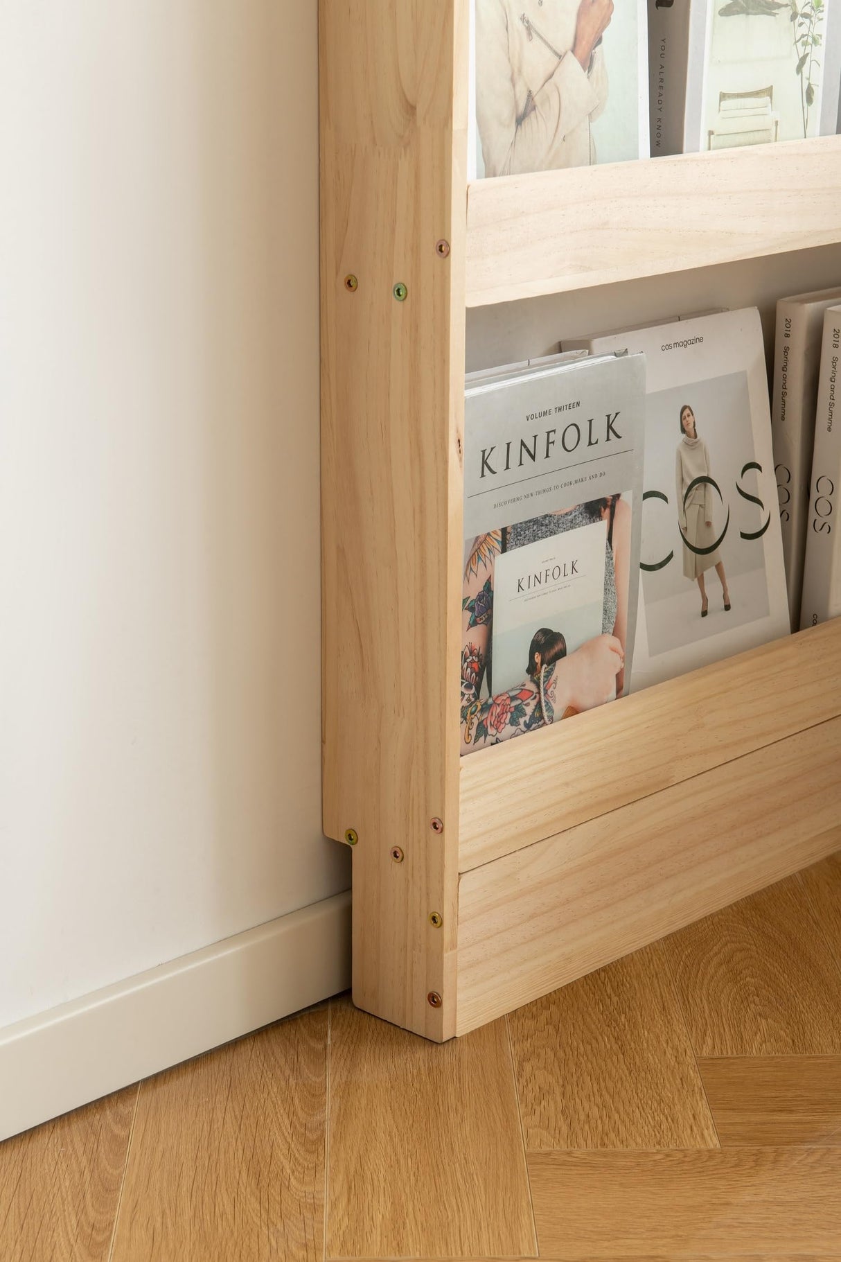 Heehee Solid Wood Bookshelf: Elegant Book and Toy Organizer for All Ages Heehee