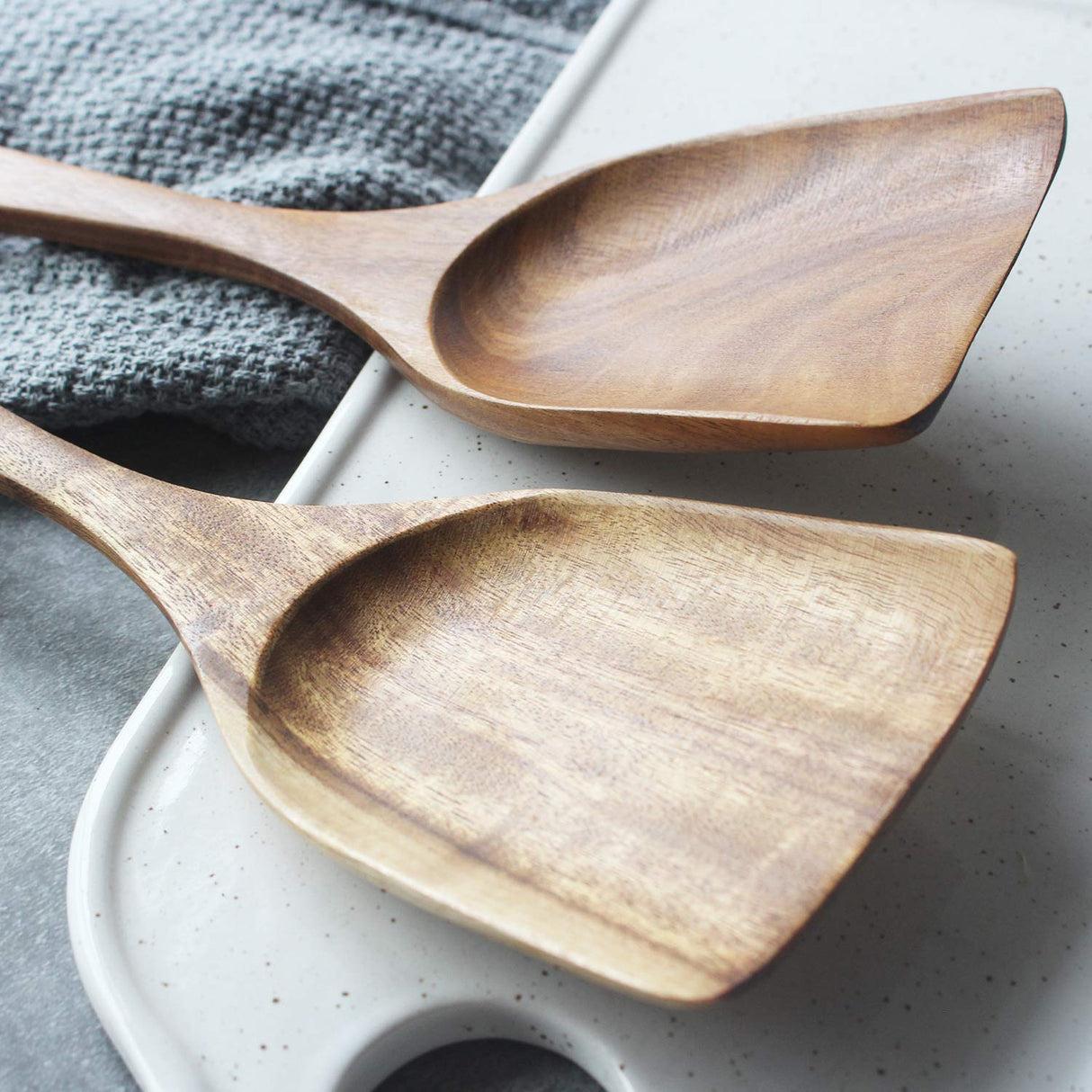 FJNATINH Large Wooden Wok Spatula, 13 Inch Natural Teak Long Handle Turner Coated Natural Resin, Handmade for Non-stick Cookware FJNATINH