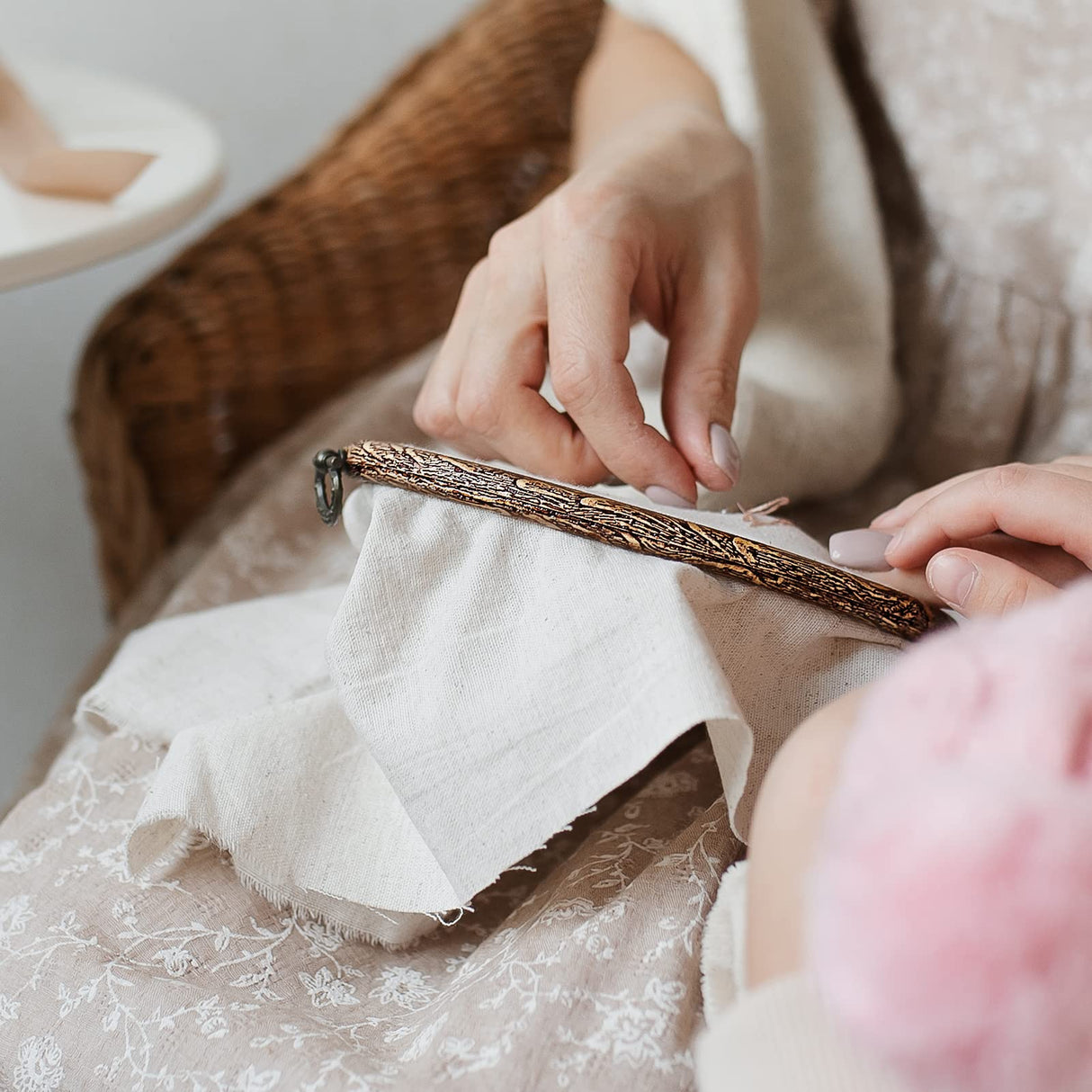 Pllieay 8inch Embroidery Hoop Frame Imitated Wood Embroidery Circle Round Display Frame Ring Cross Stitch Hoops Embroidery Hoops Set for Art Craft Sewing and Hanging, Rug Punch Set Pllieay