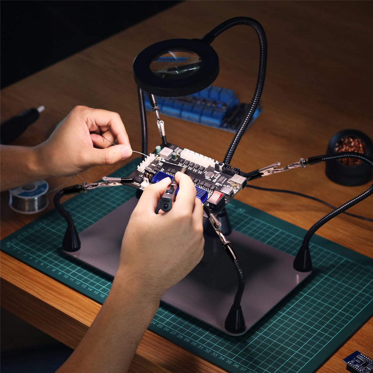 SainSmart Magnetic Helping Hands Soldering Station with an 11.1 x 7.1 Inch Larger Base, 5X LED Magnifying Lamp, 4 PCB Circuit Board Holder & 4 Flexible Magnetic Helping Hands SainSmart