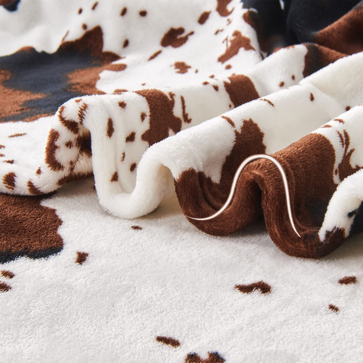 Soft Cow Print Blanket, Ultra Cozy Cow Throw Blanket for Couch Bed and Travel, Cow Decor Throw Blankets for All Seasons 50"x60" Edenleaf