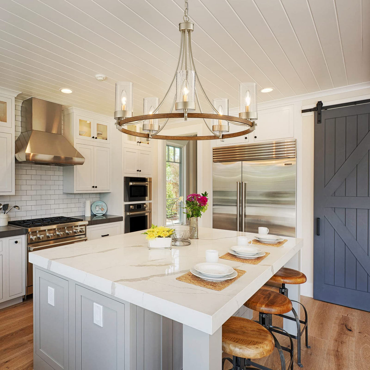 WUZUPS 5-Light Wagon Wheel Chandelier Rustic Farmhouse Industrial Round Pendant Light Fixture with Clear Seeded Glass Shades for Dining Room Kitchen Island, Imitation Wood Grain Nickel WUZUPS