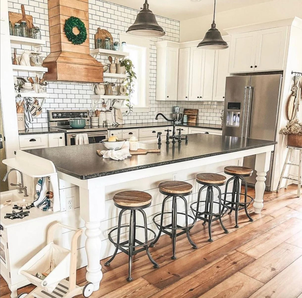 CAROLINA LEG CO. Chunky Kitchen Island Leg - Handmade in USA - American Pine - Perfect for DIY - Dimensions: 5" x 34.5" CAROLINA LEG CO.