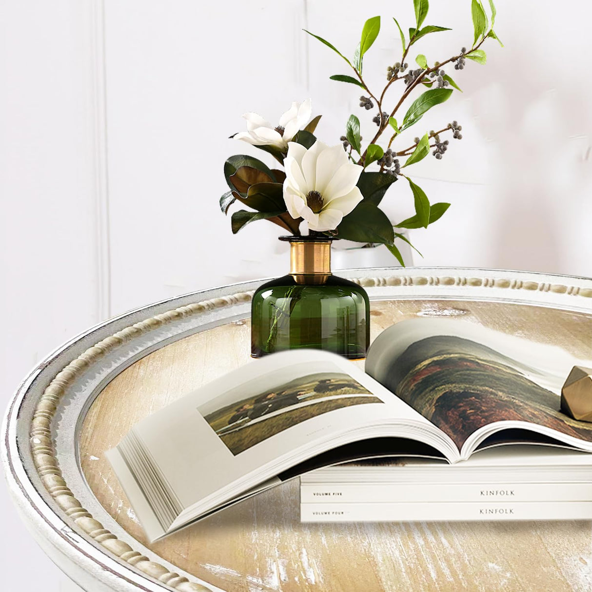 HCODCIBA Farmhouse End Table with Carved Tray Top,Small Round Side Table with Curved Legs,Retro Bedside Table Rustic Accent Table for Living Room,Bedroom HCODCIBA