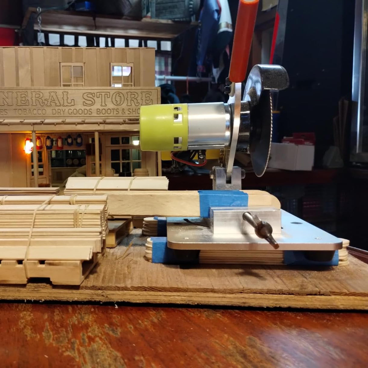 WQV Mini Miter Saw, 775 Motor Cut Off Mini Chop Saw, 4 inch Circular Saw with Angle Adjustable Vise & 3 Blades for Craftsman DIY Crafts Hobby PVC Metal Wood Cutting, Adjustable Speed WQV