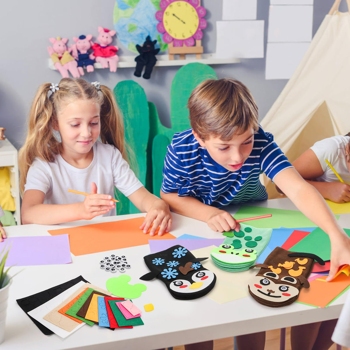 Jucoan 12 Pack Hand Puppet Making Kits for Kids, Felt Animals Sock Puppet Supplies Kit,Making Your Own Puppets Kits Art Craft Toy for Storytelling Role Play Classroom Party, Gift for Girls Boys Jucoan