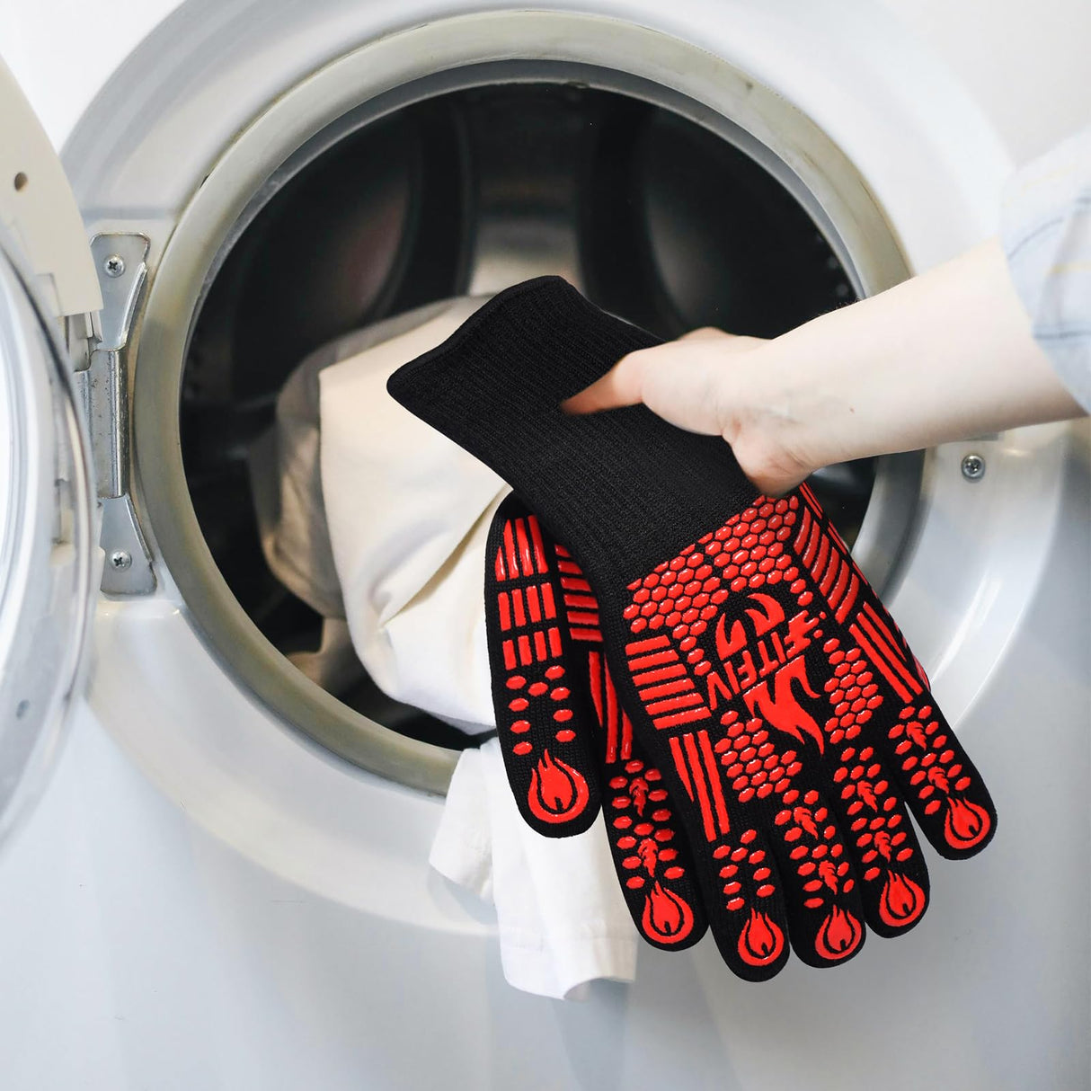 FITFIV BBQ Gloves, Extreme Heat Resistant Barbecue Gloves, Oven Mitts Silicone Non-Slip Oven Gloves, Kitchen Gloves for Cooking, Grilling, and Baking (Red) FITFIV