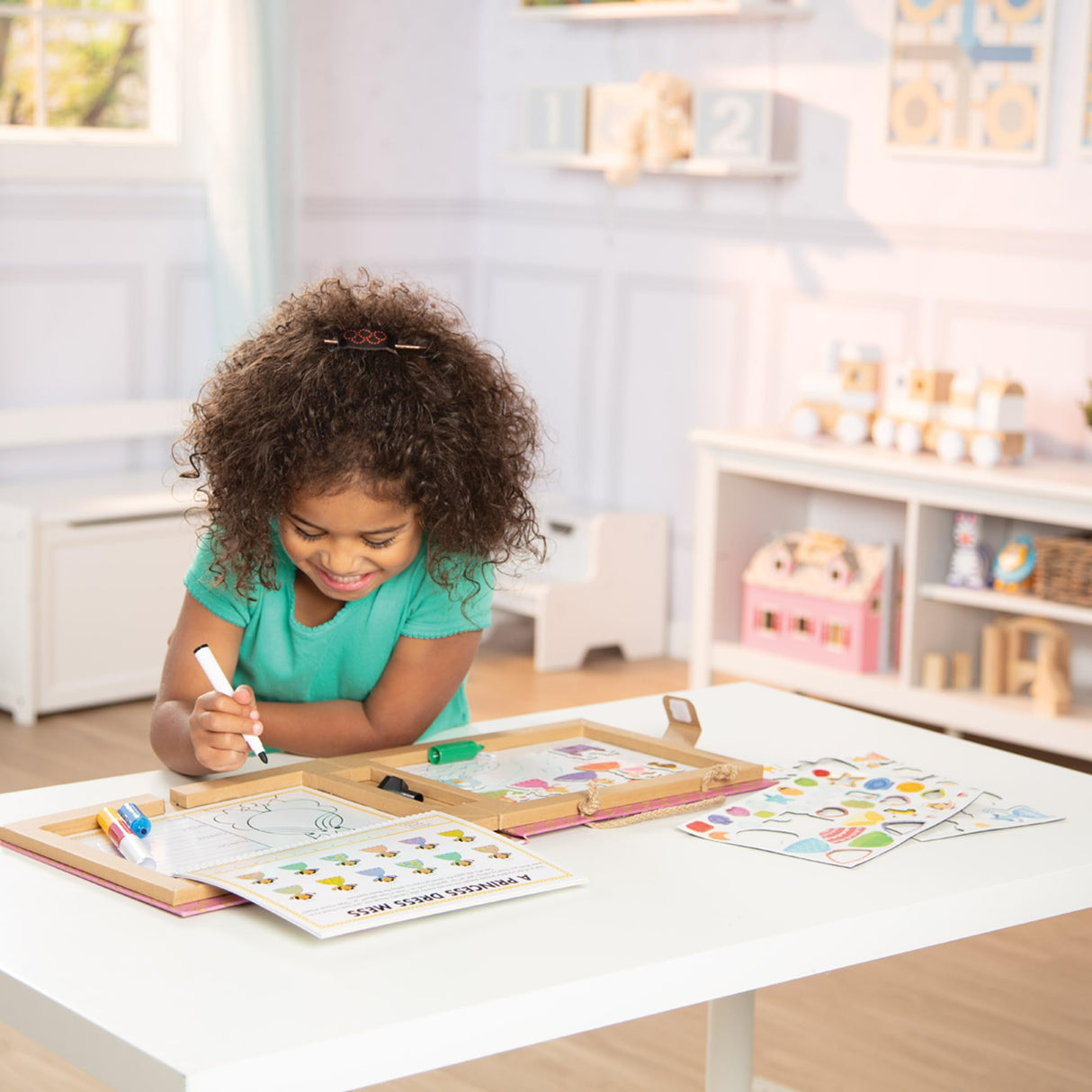 Melissa & Doug Natural Play: Play, Draw, Create Reusable Drawing & Magnet Kit – Princesses (54 Magnets, 5 Dry-Erase Markers) - FSC Certified Melissa & Doug