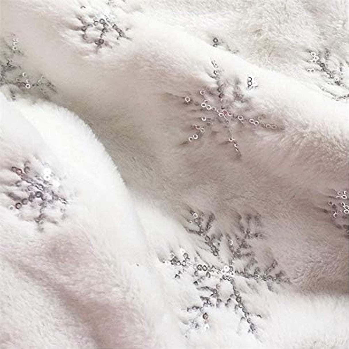 48inch White Christmas Tree Skirt Tree Carpet Blanket, Soft 4ft Xmas Christmas Tree Blanket with Silver Snowflake White Faux Fur Carpet for Christmas Holidays Drezesov