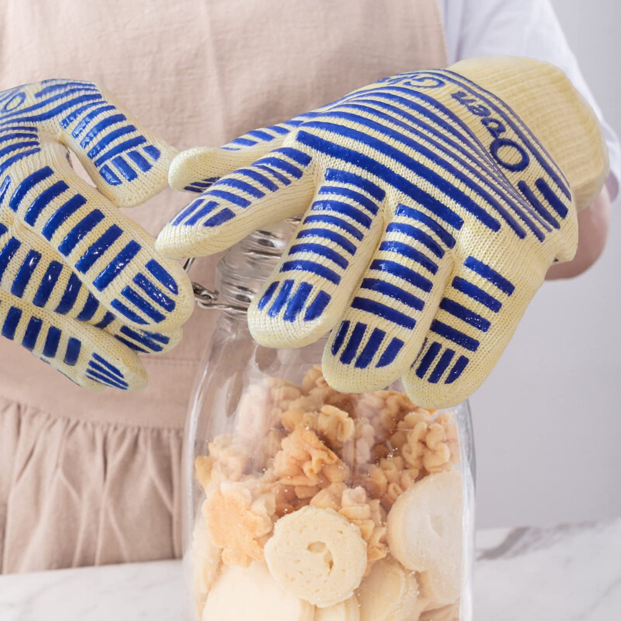 Oven Gloves, Heat Resistant 540 Degrees Grilling Gloves, Hot Surface Handler Non-Slip Silicone Oven Mitts with Fingers, BBQ Gloves for Cooking/Kitchen/Baking, Pack of 2 BLUESTEER