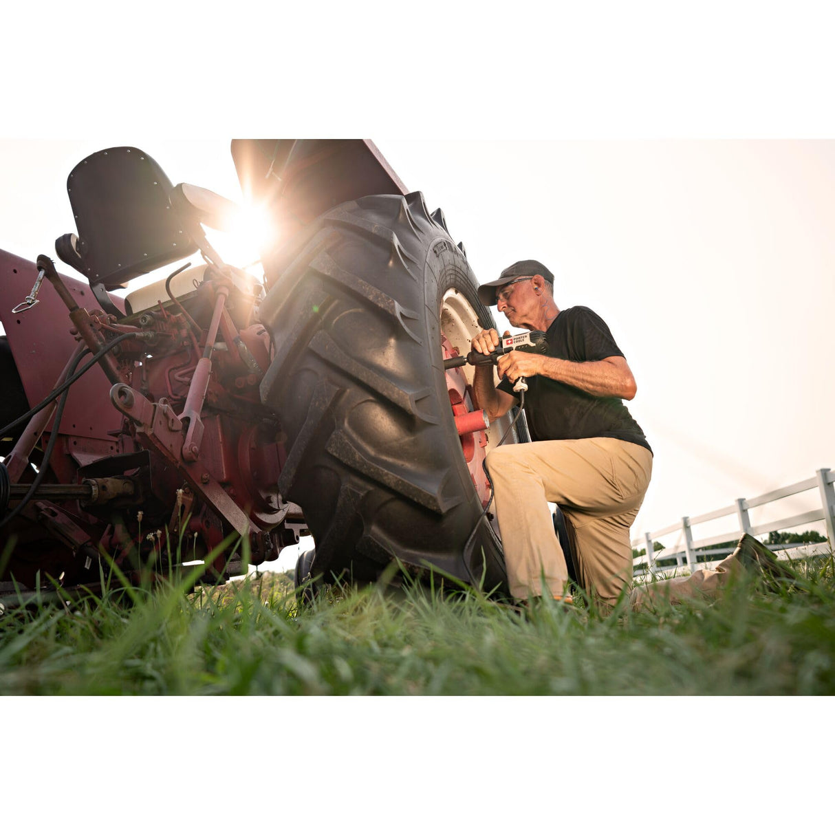 PORTER-CABLE Impact Wrench, 450 lbs of Torque, 1/2 Inch Hog Ring, 7.5-Amp, Corded (PCE211) PORTER-CABLE