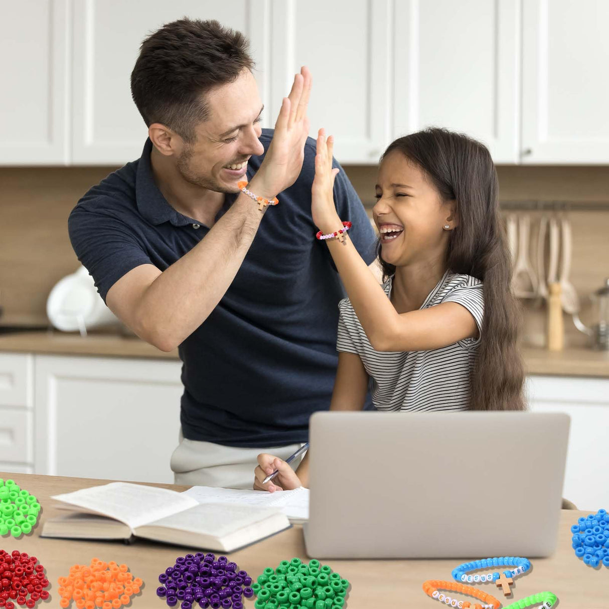 Sanixin 32 Set Jesus Love Me Faith DIY Bead Craft Kit Making Religious Bracelet Beads for VBS Week Sunday School Bible Verse Gifts Wooden Cross Bracelet Craft Kit Sanixin