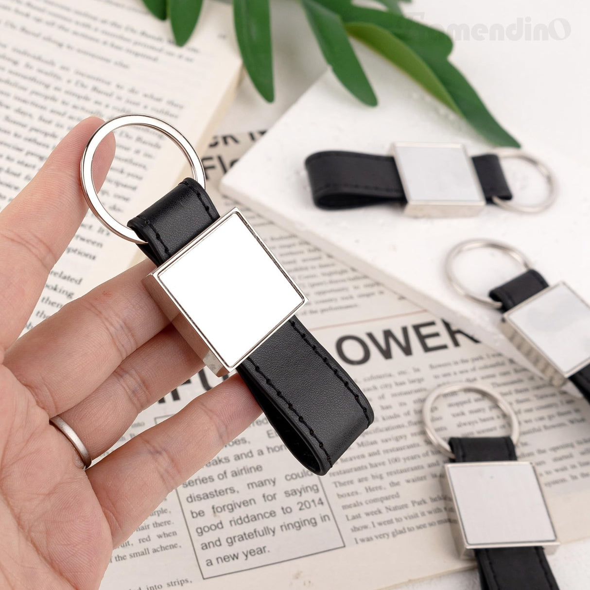 Framendino, 4 Pack Leather Sublimation Blanks Keychain with Metal Square Rectangle Heat Transfer Blank Tray Key Chain for DIY Crafts Photo Black Framendino