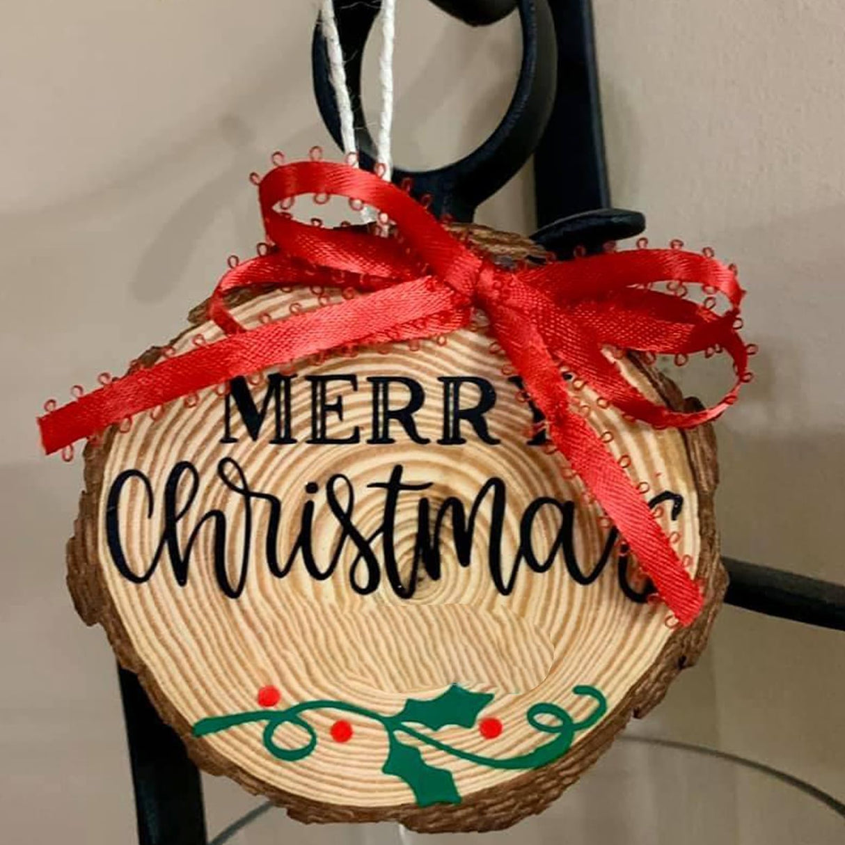 SEHOI 30 PCS 5-5.5 Inch Unfinished Wood Slices, Wooden Discs with Bark, Rustic Wood Slices, Natural Wood Circles for Craft, Holiday Decorations, Wedding Centerpiece SEHOI