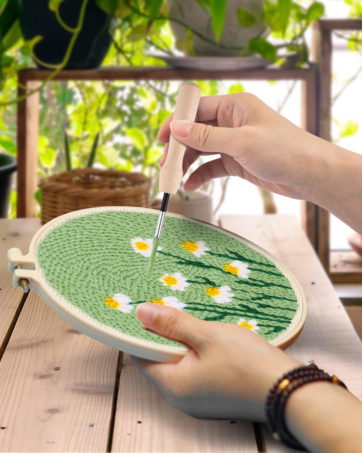 TINDTOP Punch Needle Kit, Daisy Punch Embroidery Kits for Adults Beginner, Tool with Punch Needle Fabric, Hoops, Yarns and Sewing Needles TINDTOP