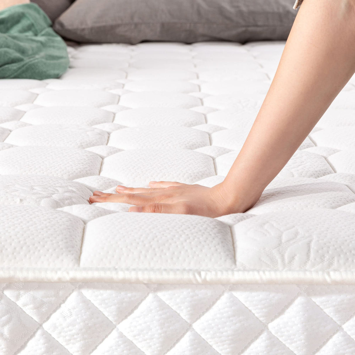 Best Price Mattress 8 Inch Tight-Top Pocket Spring-Mattress - Motion Isolation Individually Encased Pocket Springs, Comfort Foam-Top, CertiPUR-US Certified Foam, Queen, White Best Price Mattress