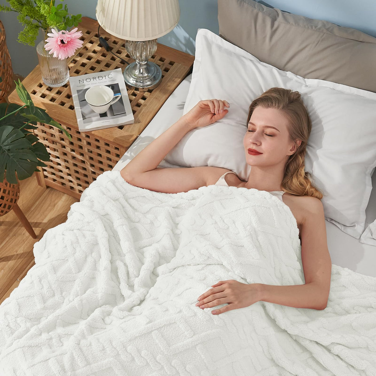 KMUSET White Fleece Blanket for Couch - Super Soft Cozy Luxury Throw Blankets for Women, Beautiful 3D Jacquard Gift Blanket for Girls, 50 x 60 Inches KMUSET