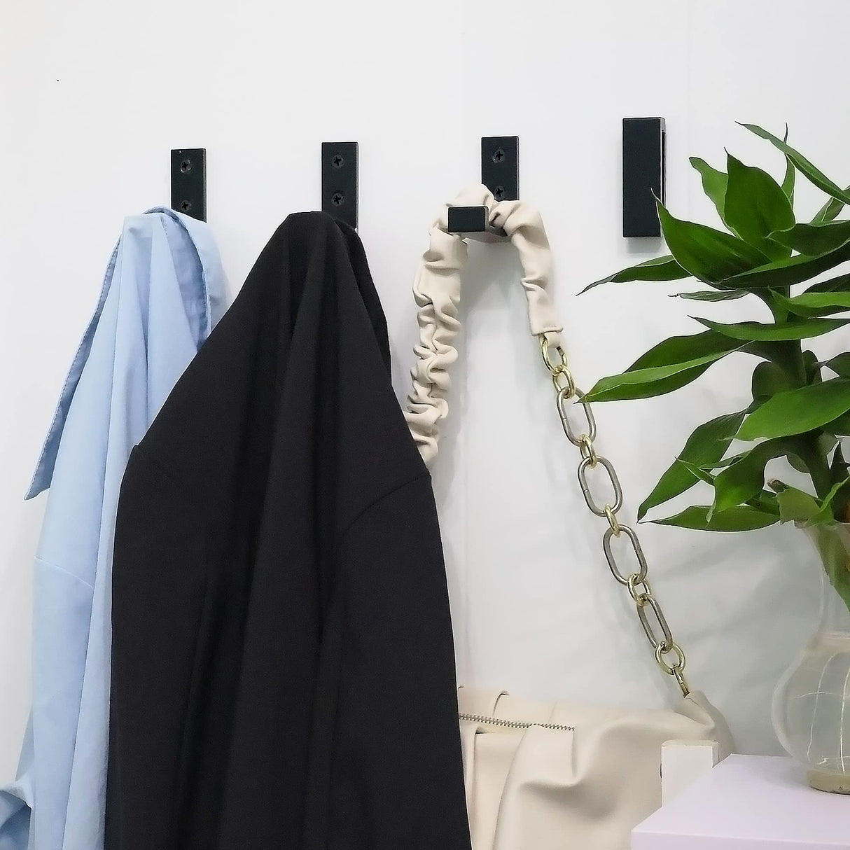 OHIYO Folding Wall Hook 2PCS Folding Coat Hooks for Hanging Heavy Duty Coat & Bag & Backpack & Hat & Headphone Foldable Coat Hooks Wall Mounted Saves Space (Black) OHIYO