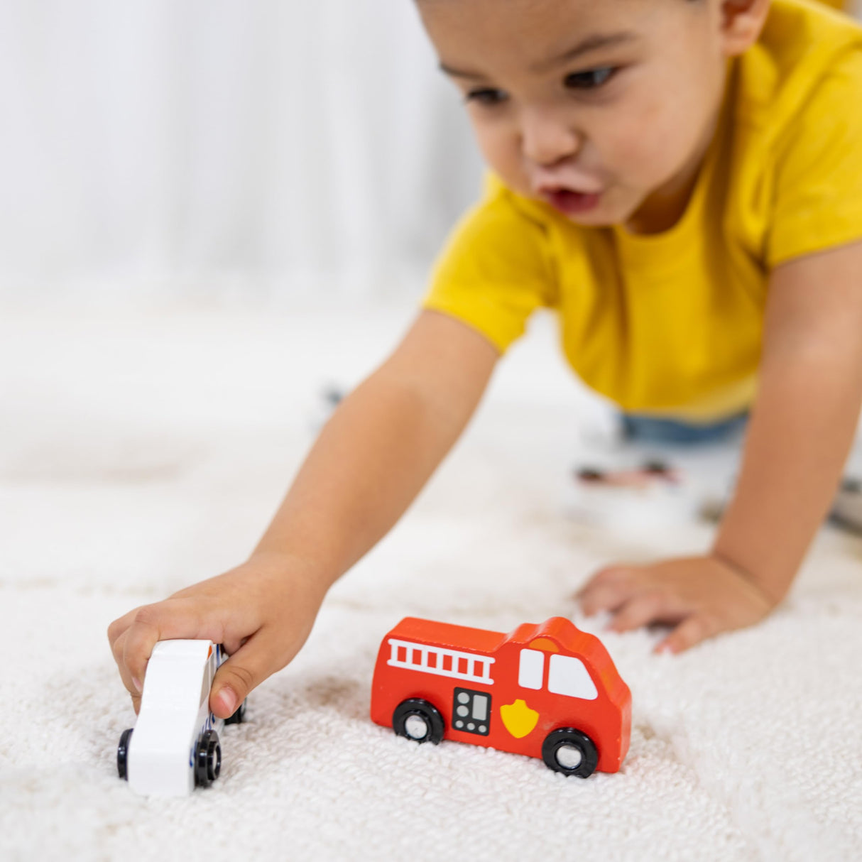 Melissa & Doug Town Vehicles Set in Wooden Tray (9 pcs) Melissa & Doug