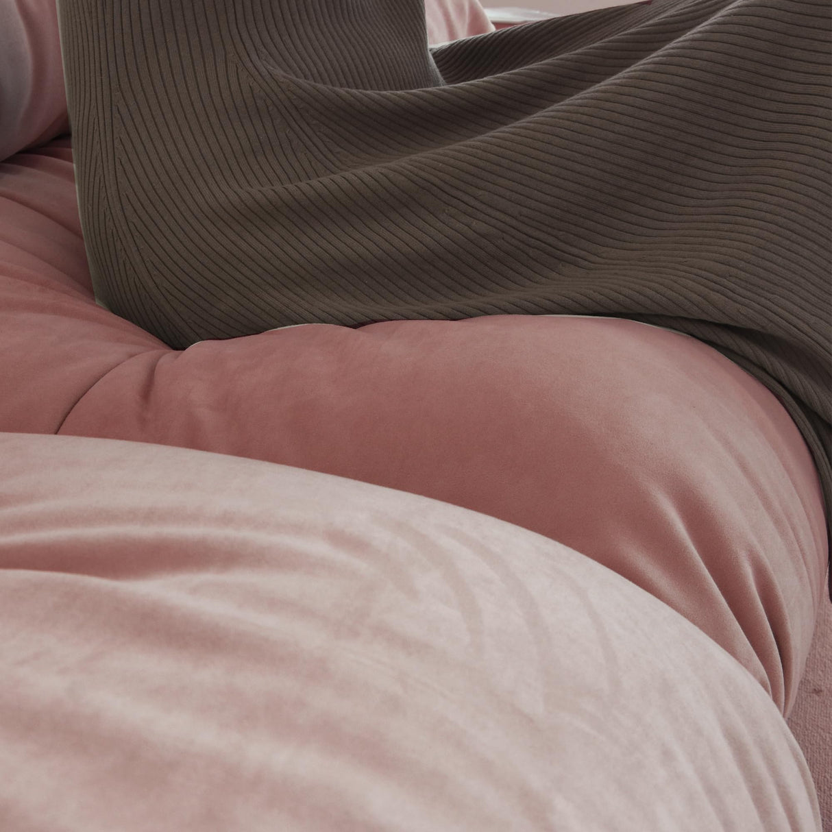 Cloud Modular Sectional Sofa,Scrub Velvet Minimalist Sofa Couch for Living Room, Curved Couch,Modern LoveSofa with 2 Pillows 3 Seater for Apartment Office Studio, Deep Seat Couches (Pink, 89inch) WJShome