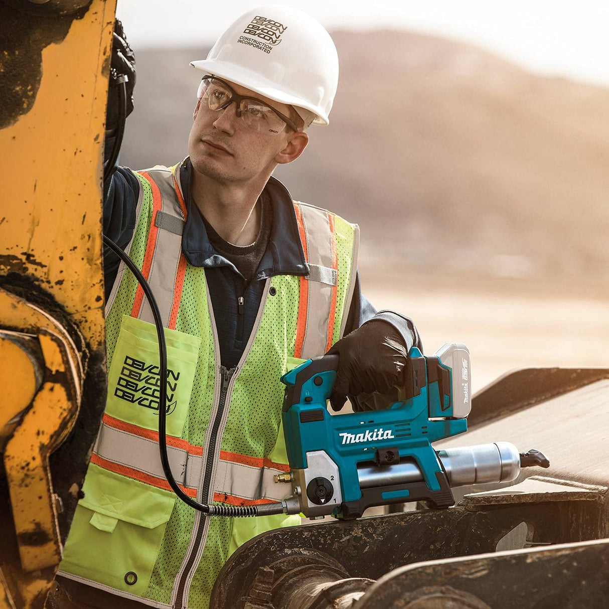 Makita XPG01Z 18V LXT® Lithium-Ion Grease Gun, Tool Only Makita