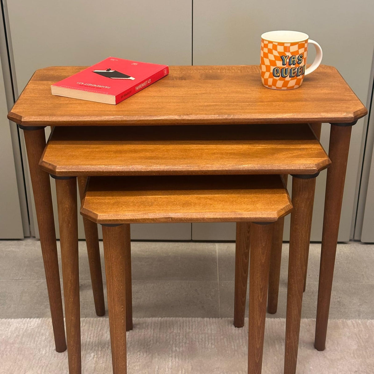 TRIHOME Solid Wood Nesting Tables Set of 3, Rectangular Mid-Century Modern Coffee Tables for Living Room, Premium Beech Wood, Natural Finish, Pebble Design with Tapered Legs, Versatile Use, Walnut TRIHOME