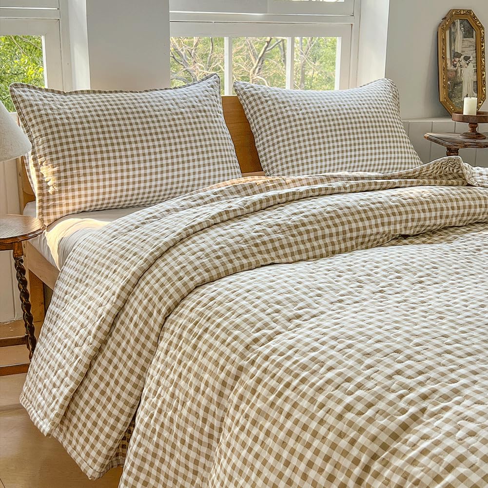 Tan Gingham Queen Quilt Set, Soft Pre-washed Microfiber Taupe Plaid Queen Bedspread, Lightweight Checked Summer Quilt, Grid Bedding Coverlets for All Seasons (Includes 1 Quilt, 2 Pillow Shams) NSNLGSGC