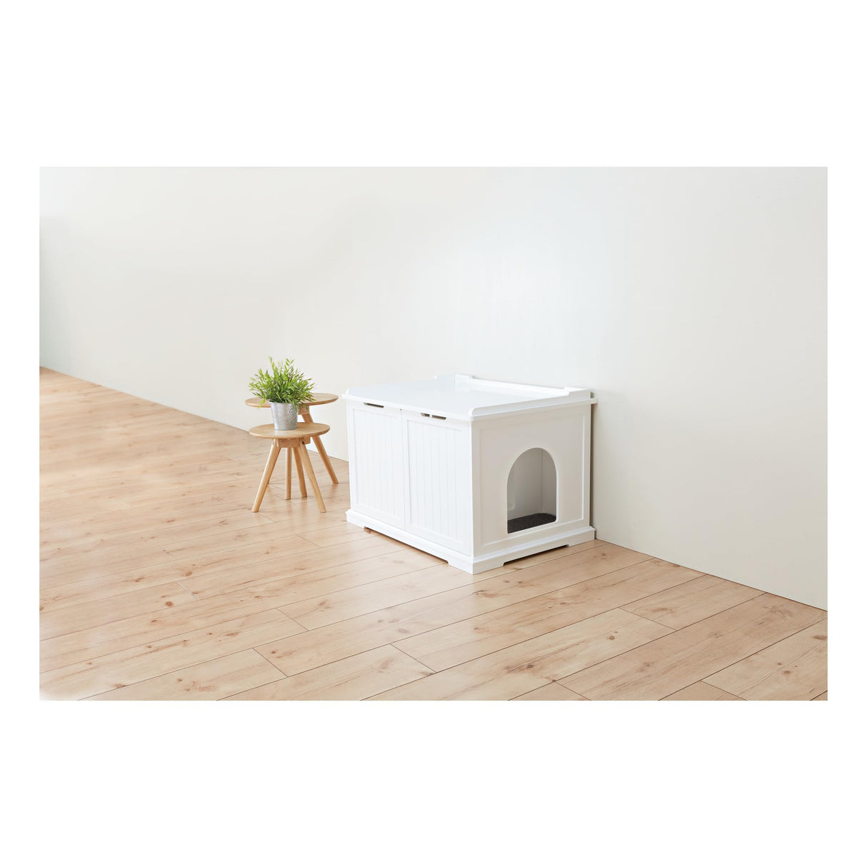 TRIXIE XL Furniture Litter Box Enclosure (White), Hidden Litter Box for Cats with Openings on Either Ends & Large Ventilations Slots, Double Doors for Easy Cleaning, Removable Divider TRIXIE