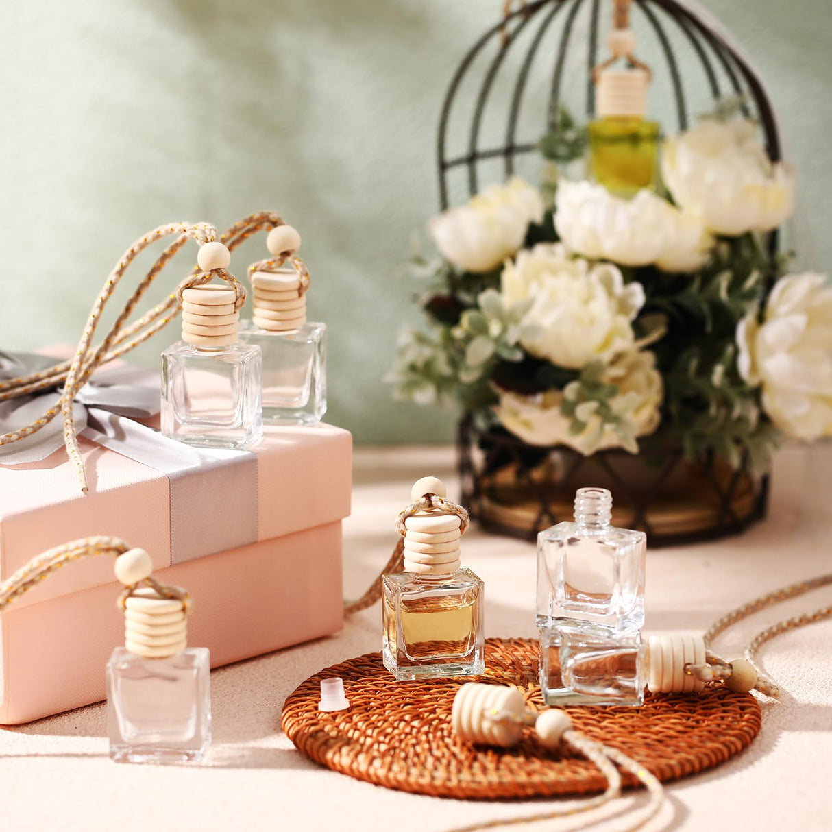 BBTO 100 Pcs Car Air Fresheners Diffuser with Wooden Cap Empty Aromatherapy Diffuser Clear Car Fragrance Holder Pendant Hanging Perfume Fresheners Bottles for Car Decor (Clear,Cube) BBTO