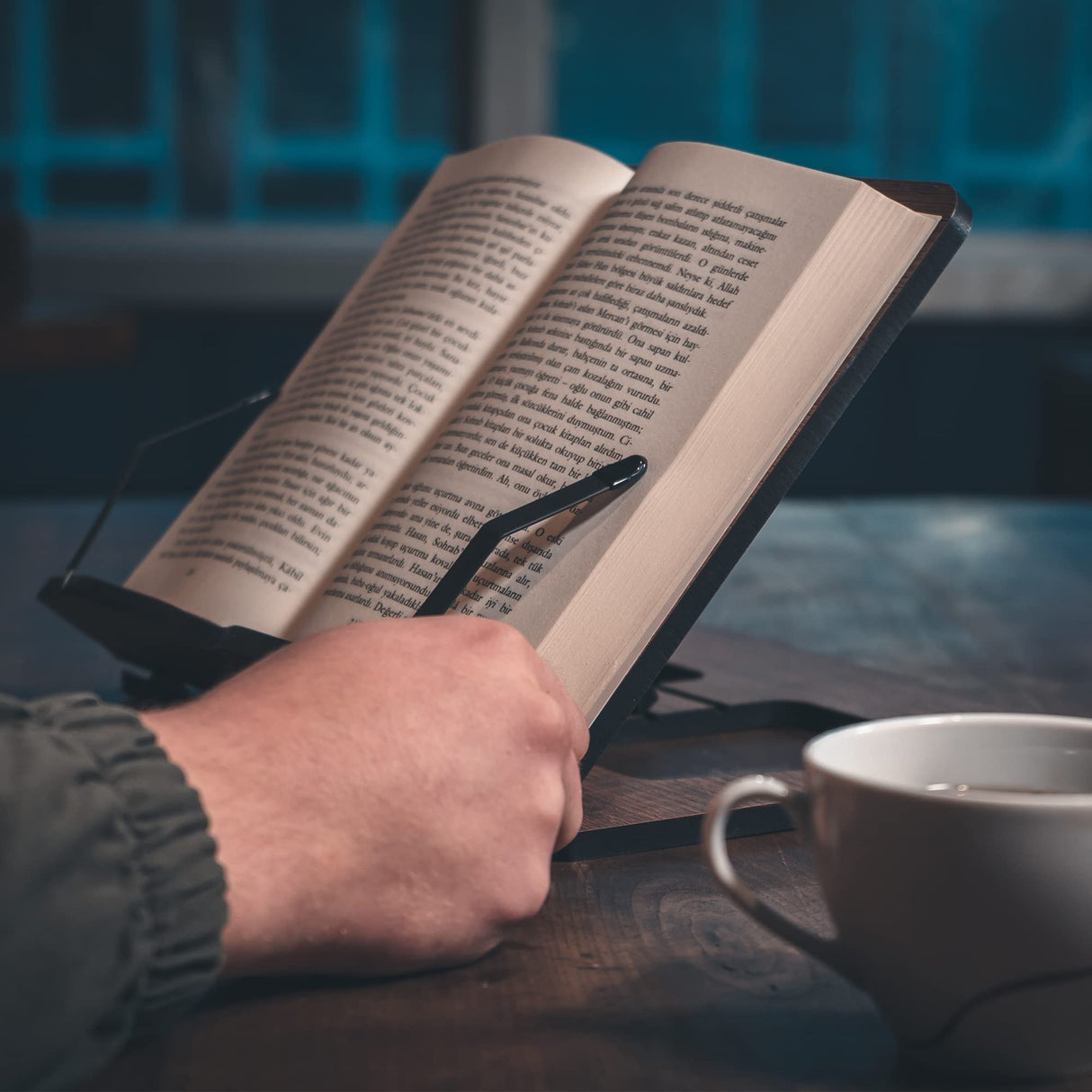 Vigo Wood Book Stand, Book Holder, Reading Stand, Cookbook Holder, Recipe Book Stand, Wooden Book Stands for Reading, Cookbook Stand for Kitchen, Book Holder for Reading in Bed (Oak) Vigo Wood