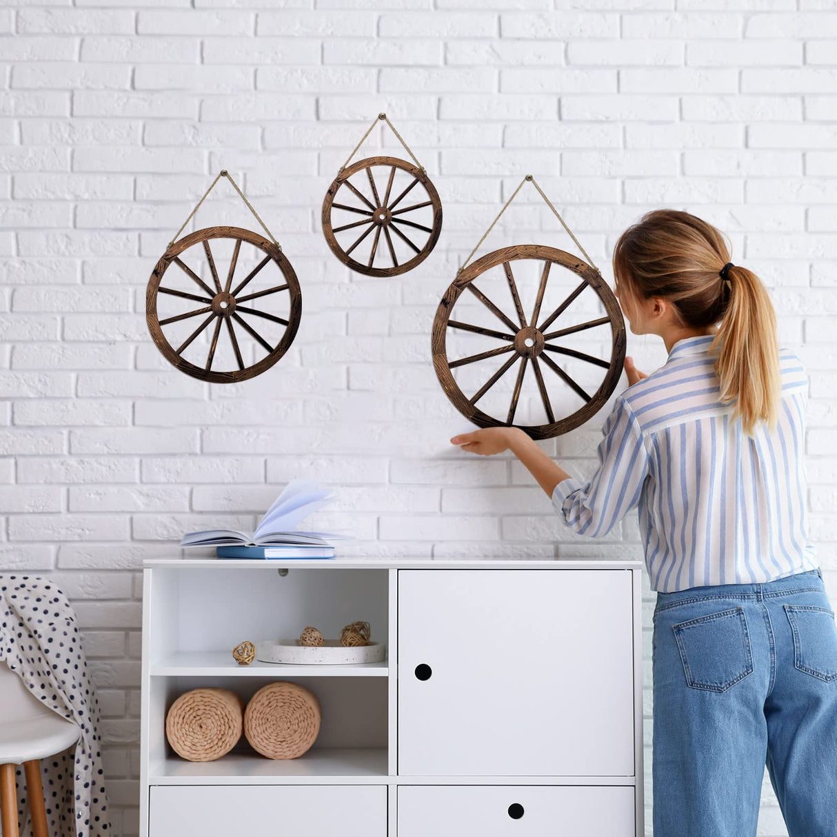 Qunclay 3 Pcs Wooden Wagon Wheel Decor 12/10/8 Inch Old Western Western Wall Decor Farmhouse Wagon Wheels Rustic Yard Wall Art Decor Hanging Decorative Wheels for Garden Home Bar Garage (Dark Brown) Qunclay