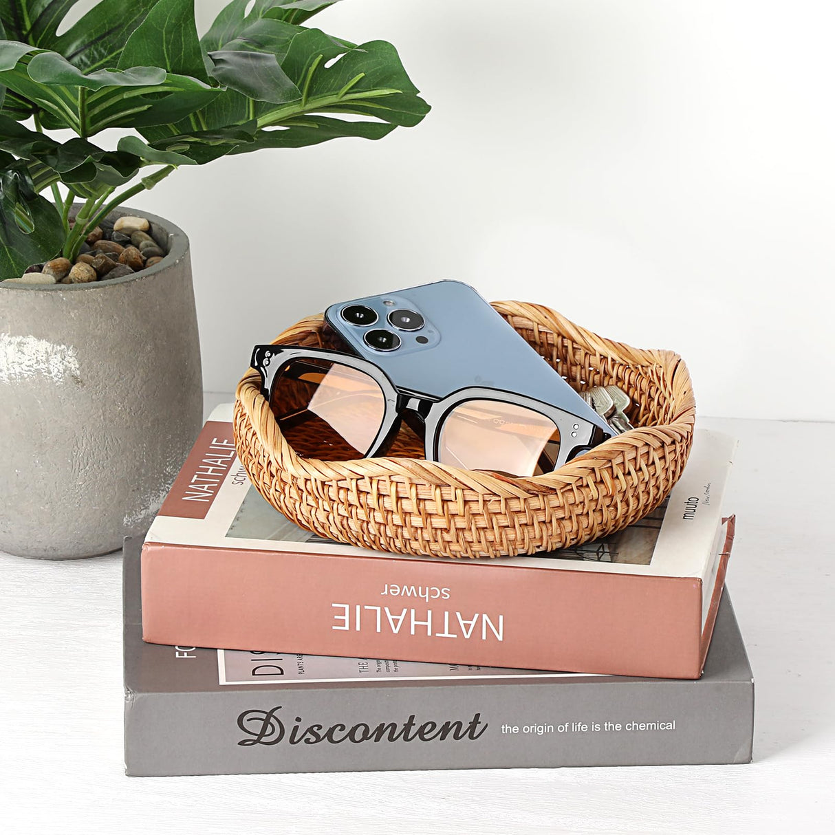 Hipiwe Round Key Basket Bowl for Entryway 7.3" Natural Rattan Fruit Bowl Woven Wicker Basket Serving Tray Rattan Organizer Basket Decorative Baskets for Kitchen Counter Bedside Living Room Hipiwe
