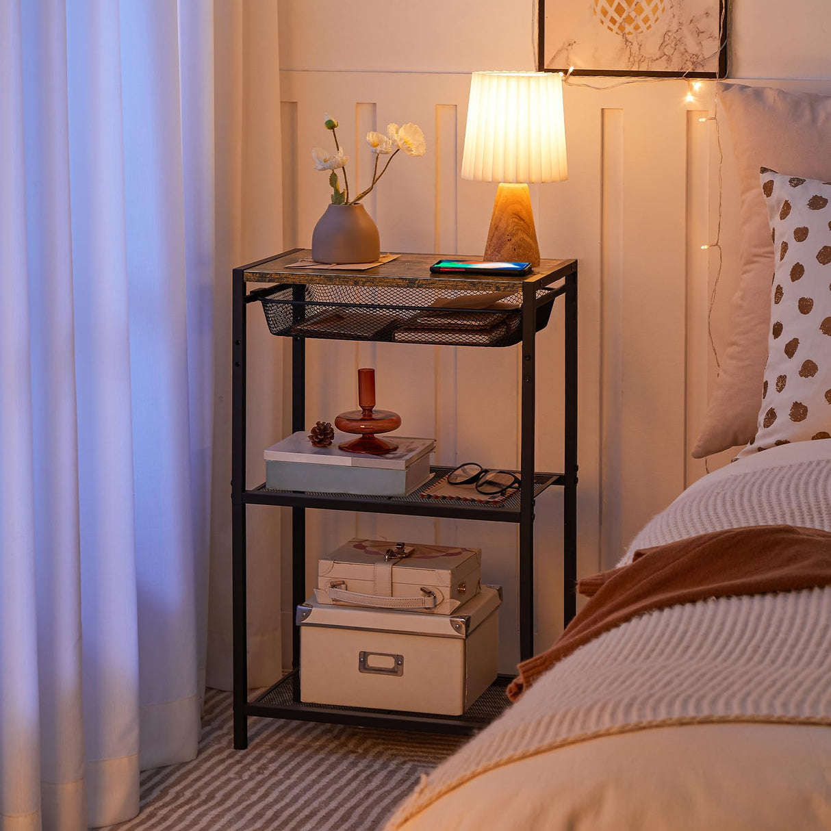 HOOBRO Tall End Table with Metal Storage Basket, Industrial Telephone Side Table, Small High Nightstand for Living Room, Bedroom, Office, Rustic Brown BF06UDH01 HOOBRO