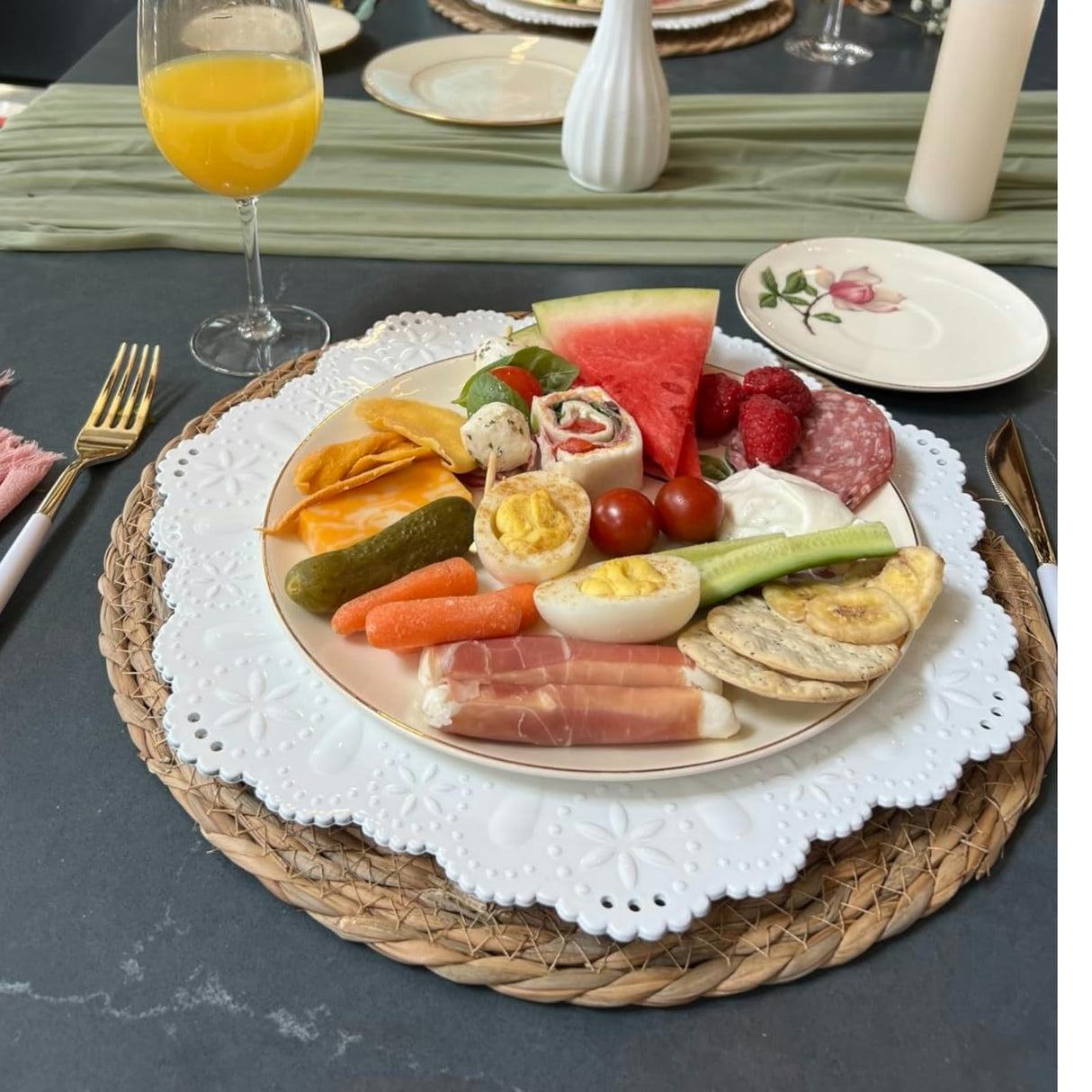 Round Woven Placemats Set of 4, 12" Boho Rattan Placemats Natural Hand-Woven Place Mats Table Decor, Chargers for Dinner Plates, Farmhouse Place Mats, Wicker Table Mats for Dining Table, Home Qavinch