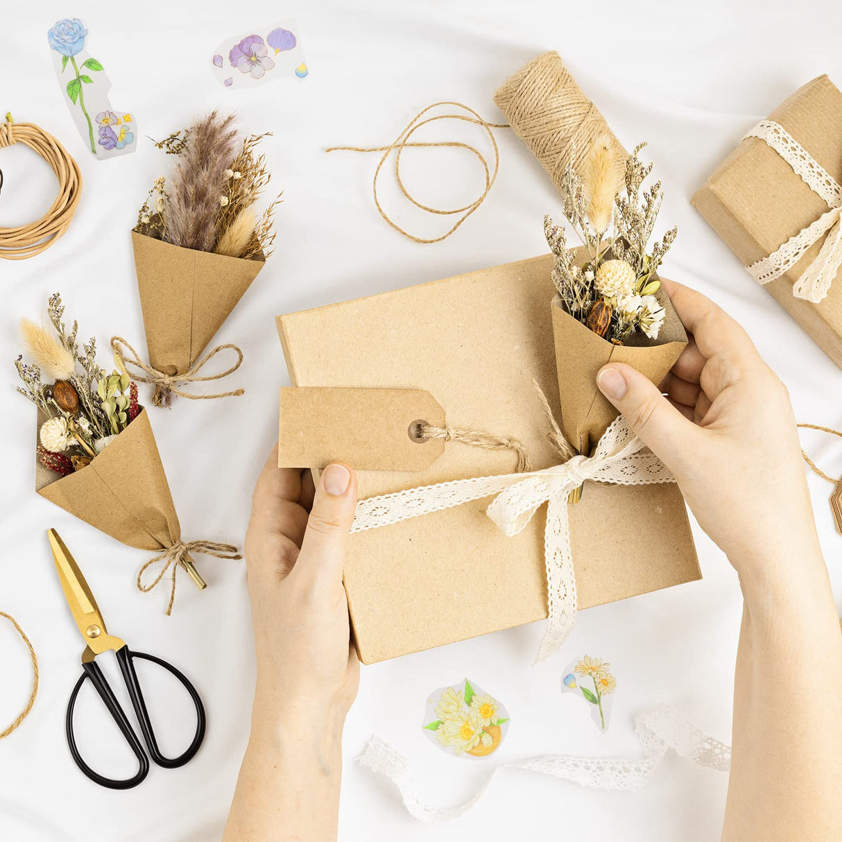 Chenkaiyang 6Pcs Mini Dried Flowers Bouquet, Mixed Natural Dried Flowers Gypsophila Bouquets Boutonniere Table Centerpieces Birthday Cake Flowers for DIY Crafts with 3 Flower Stickers 10m Hemp Rope Chenkaiyang
