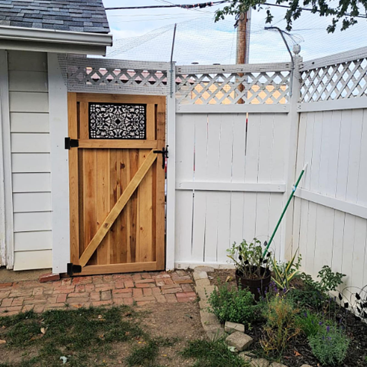 Letowe Heavy Duty Gate Hinges 4 Pack, Black Iron 3.5 Inch Door Hinges for Wood Shed Barn Door Fence Gate Swing Door (Screws Included) Letowe